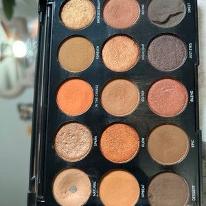 Morphe eyeshadow Palette has been alcohol disinfected